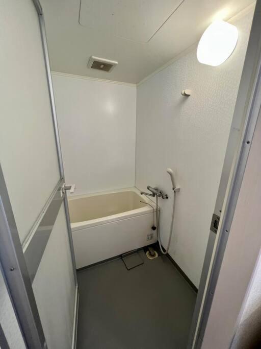２ Beds. Comfortable . Dotonbori / Kuromon Market. أوساكا المظهر الخارجي الصورة
